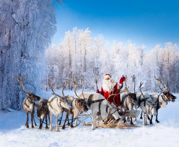 Ciemos pie Santa Klausa Lapzemē Ziemassvētkos!
